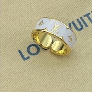 Stunning! Gold and White Ring !